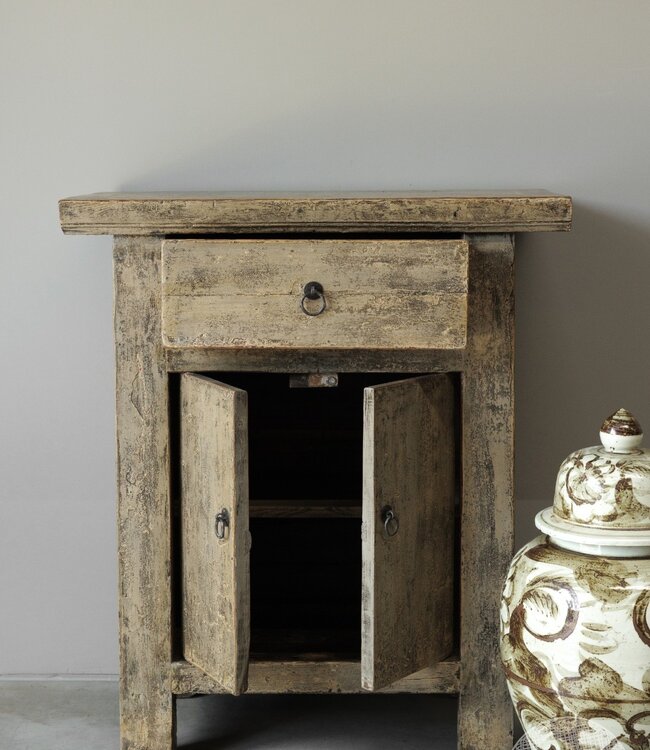Be-Uniq Oud Kastje | China | H89 x B76 x D40 cm