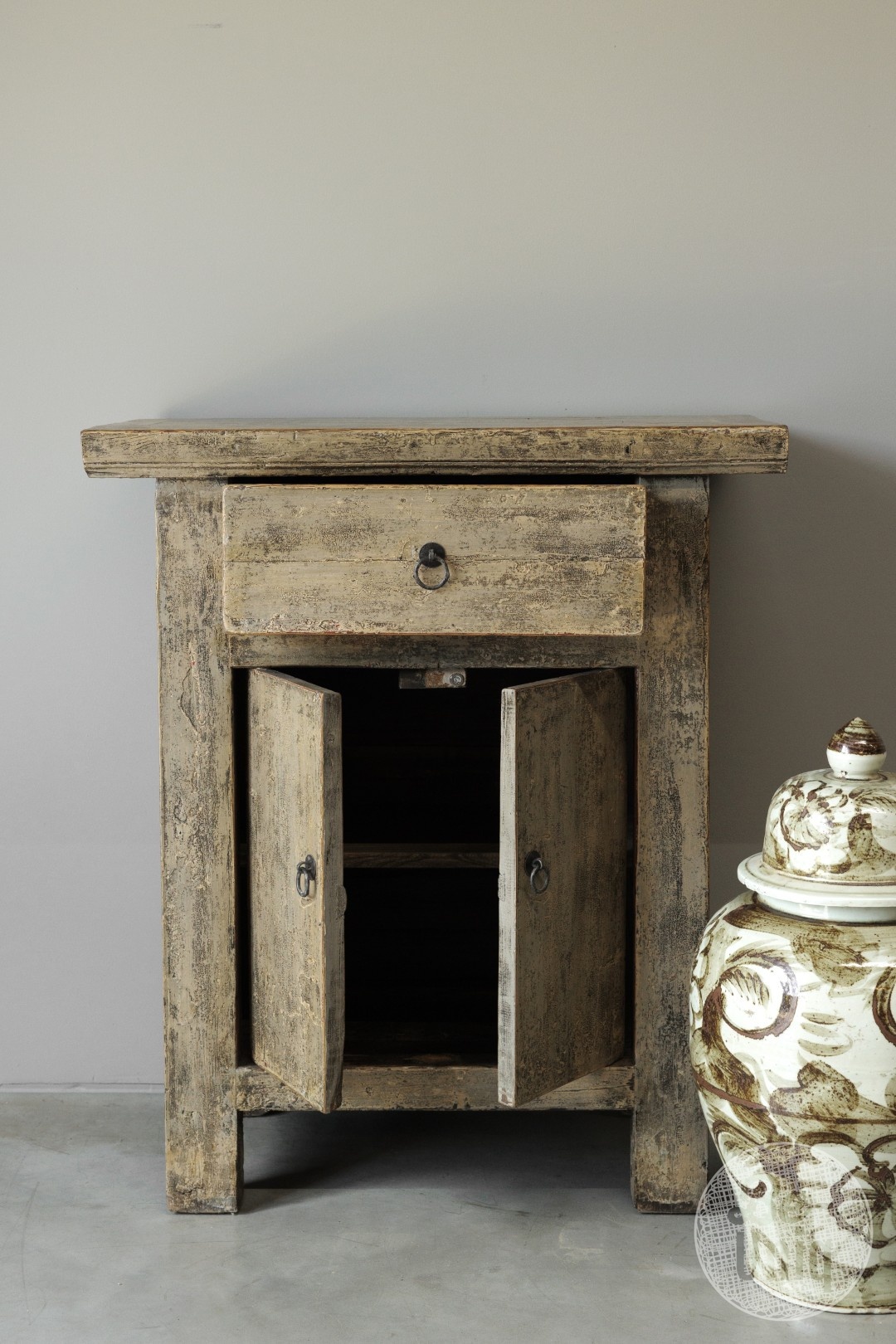 Be-Uniq Oud Kastje | China | H89 x B76 x D40 cm
