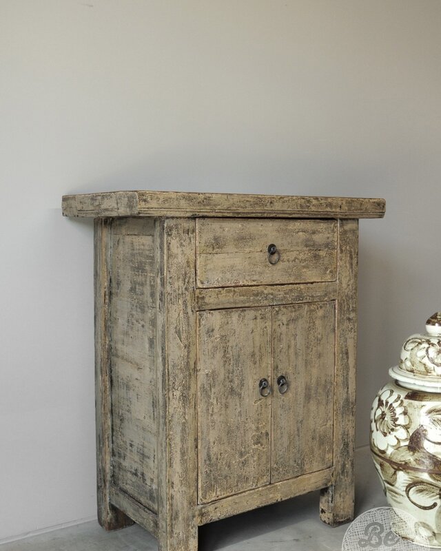 Be-Uniq Oud Kastje | China | H89 x B76 x D40 cm