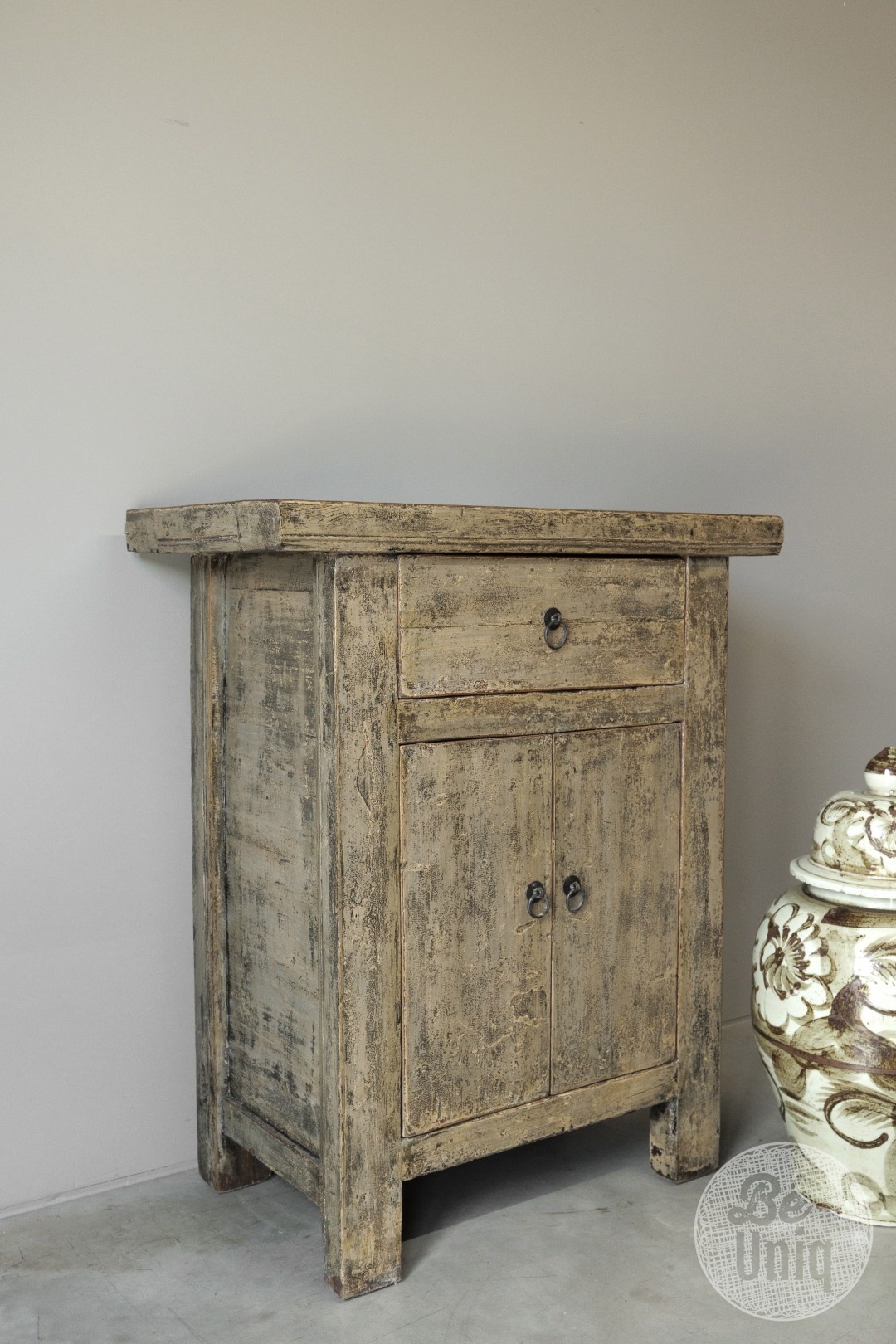 Be-Uniq Oud Kastje | China | H89 x B76 x D40 cm