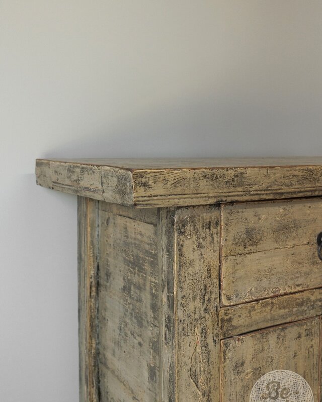 Be-Uniq Oud Kastje | China | H89 x B76 x D40 cm