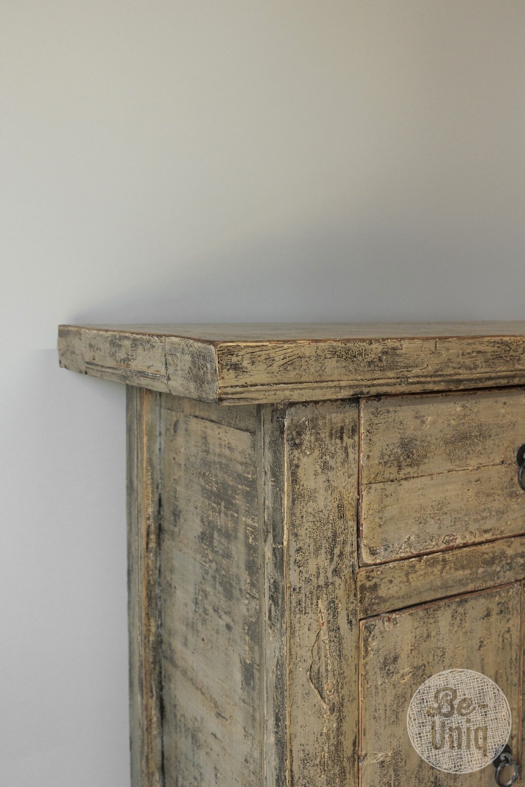 Be-Uniq Oud Kastje | China | H89 x B76 x D40 cm