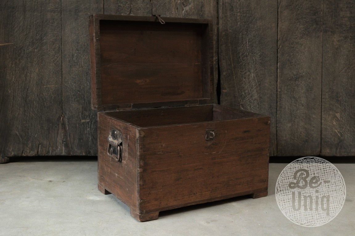 Be-Uniq Oud Kistje | India | H30xB44xD29 cm