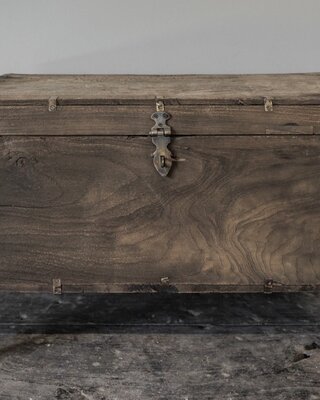 Be-Uniq Oude Kist | Rustiek Verweerd | H45xB62xD36 cm
