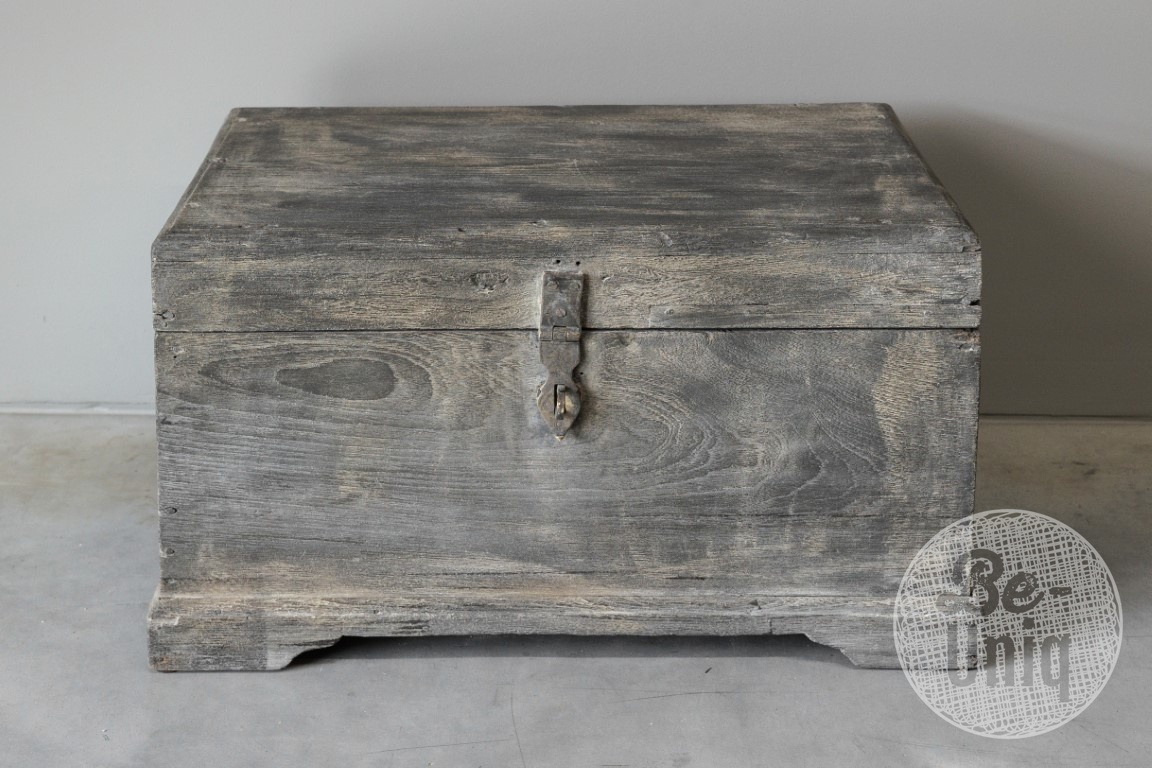 Be-Uniq Oude Verweerde Kist | India | H36xB60xD37 cm