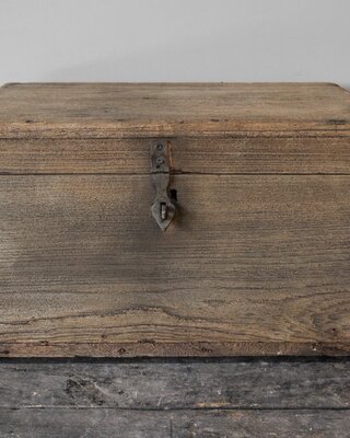 Be-Uniq Oude Kist | Rustiek Verweerd | H37xB60xD40 cm