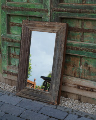 Rene Houtman Spiegeltje Oud Hout India H61 x B37.5 x D4 Cm