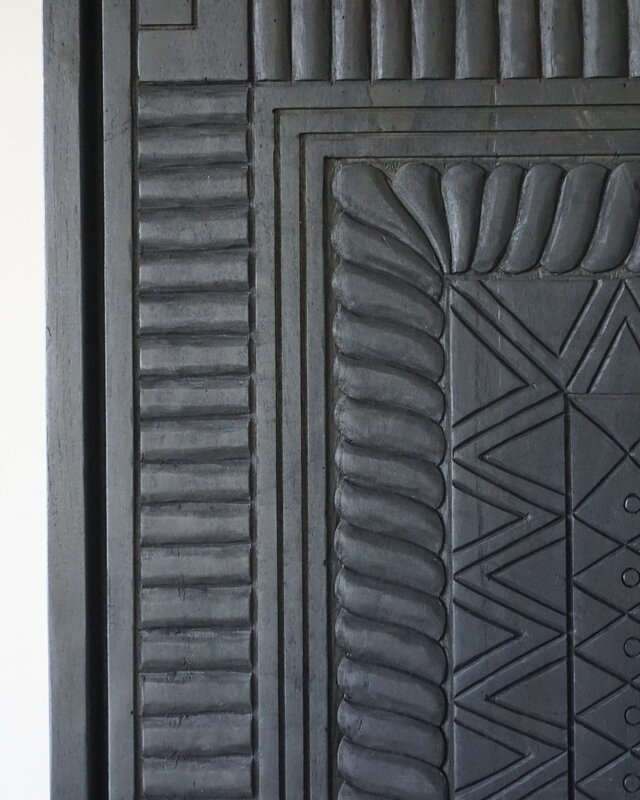 Rene Houtman Tweedekansje Kast 2-Deurs Dallie Zwart Vierkant Houtsnijwerk - B140xD50xH180 Cm