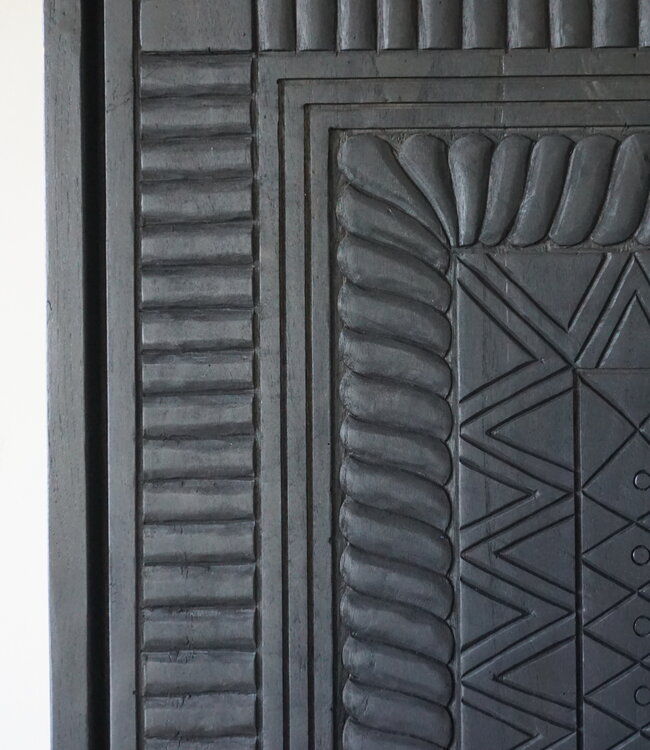 Rene Houtman Tweedekansje Kast 2-Deurs Dallie Zwart Vierkant Houtsnijwerk - B140xD50xH180 Cm