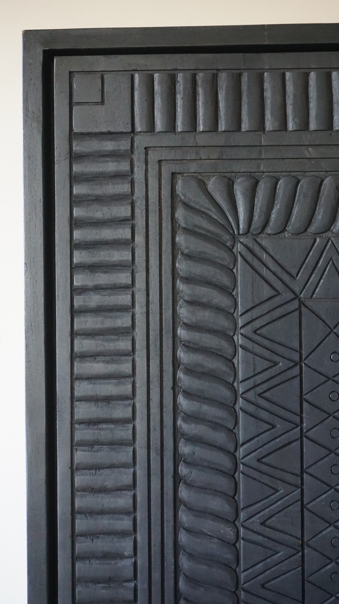 Rene Houtman Tweedekansje Kast 2-Deurs Dallie Zwart Vierkant Houtsnijwerk - B140xD50xH180 Cm