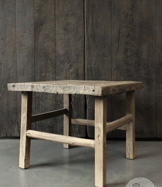 Be-Uniq Oude Bijzettafel | China | H51xB63xD59 cm