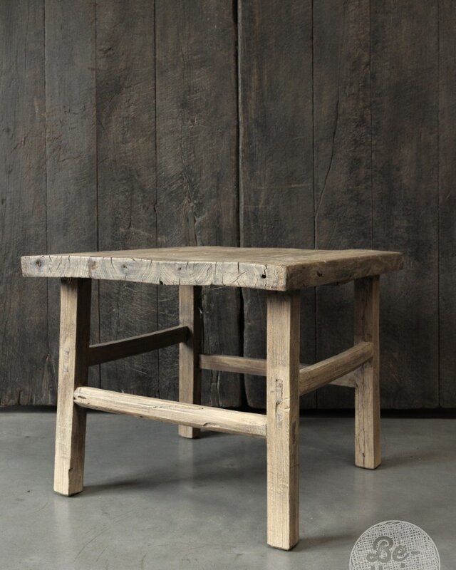 Be-Uniq Oude Bijzettafel | China | H51xB63xD59 cm
