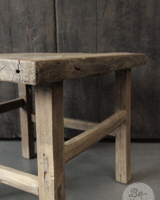 Be-Uniq Oude Bijzettafel | China | H51xB63xD59 cm