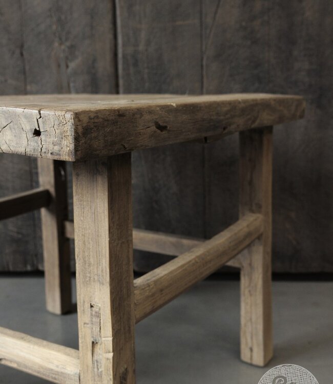 Be-Uniq Oude Bijzettafel | China | H51xB63xD59 cm