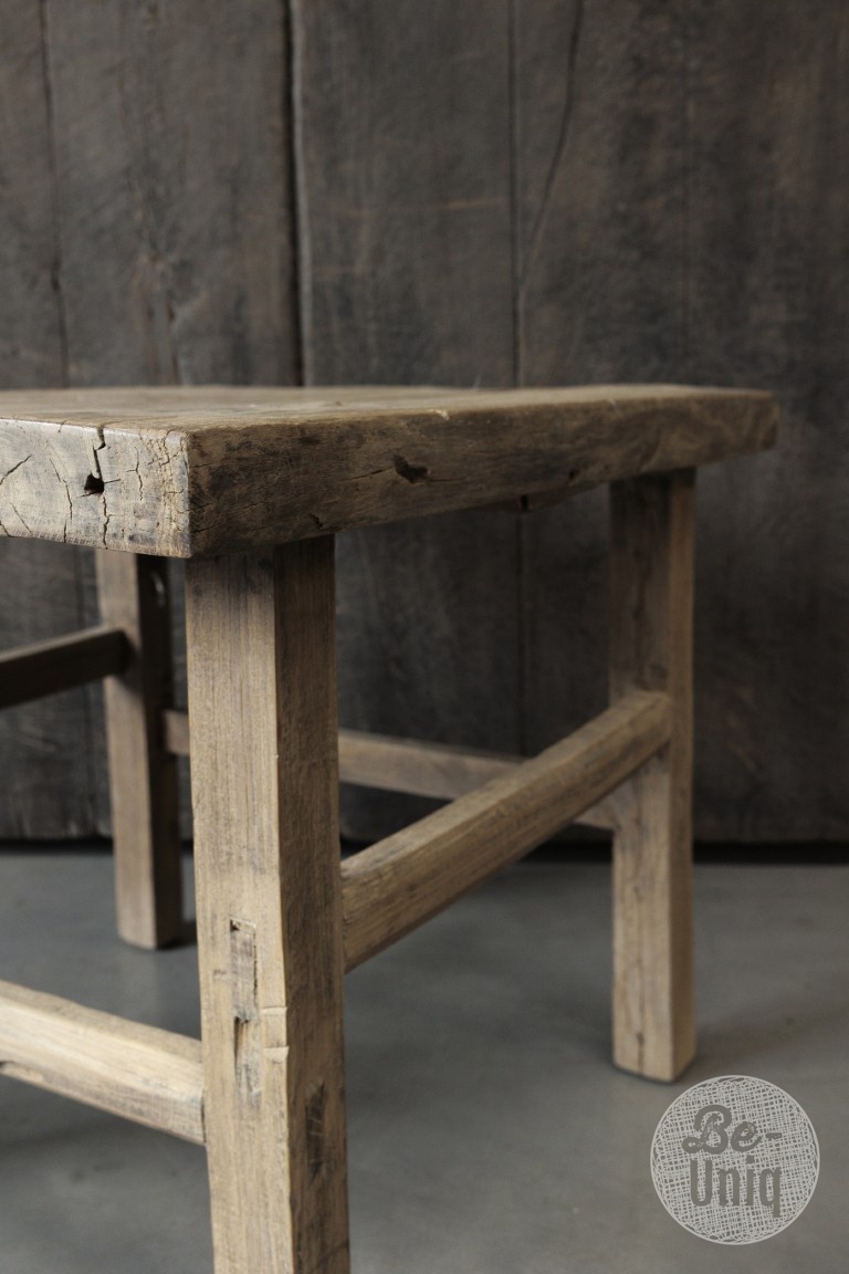 Be-Uniq Oude Bijzettafel | China | H51xB63xD59 cm