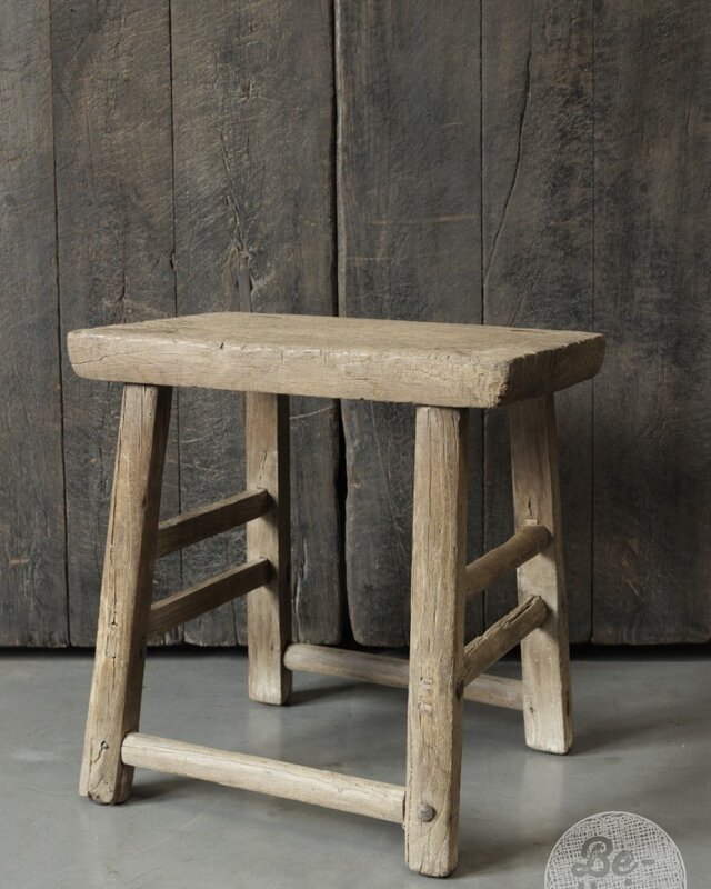 Be-Uniq Oude Bijzettafel | China | H55xB53xD32 cm