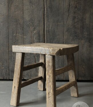 Be-Uniq Oude Bijzettafel | China | H43xB43xD43 cm