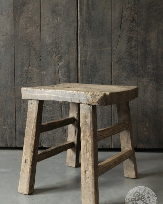 Be-Uniq Oude Bijzettafel | China | H43xB43xD43 cm