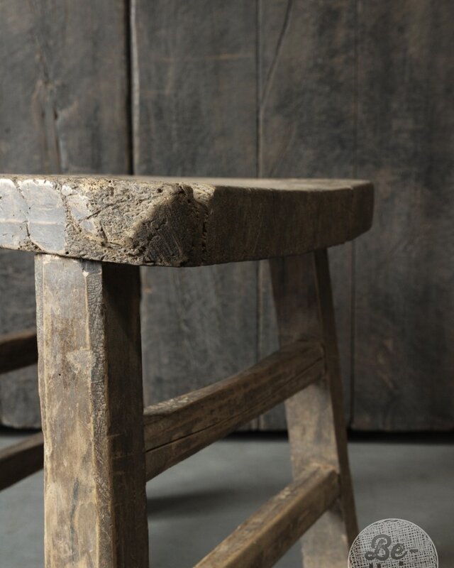 Be-Uniq Oude Bijzettafel | China | H43xB43xD43 cm