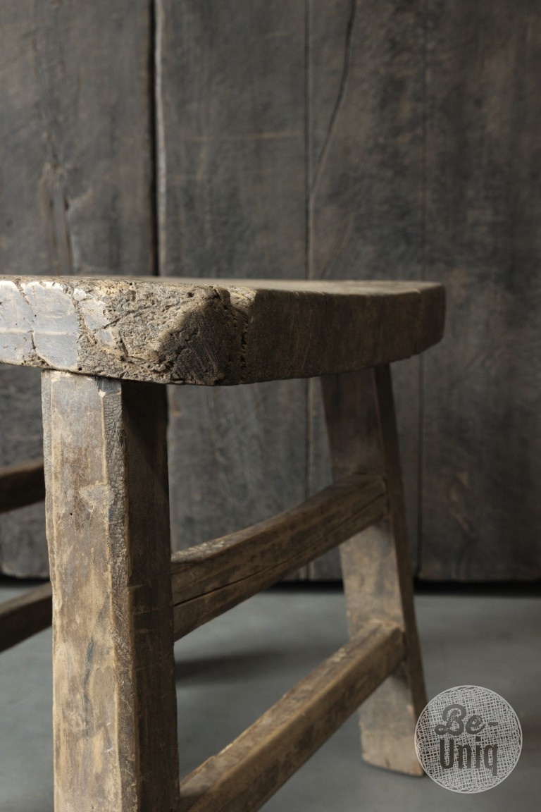 Be-Uniq Oude Bijzettafel | China | H43xB43xD43 cm