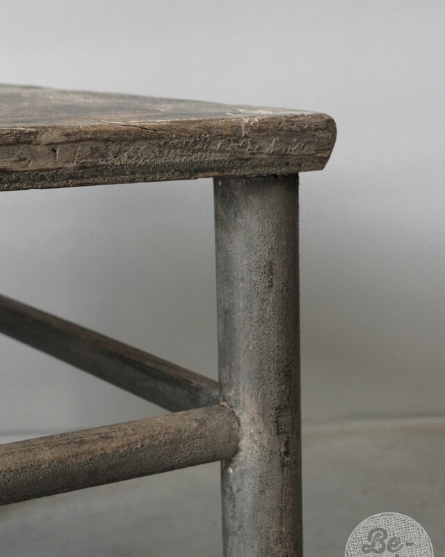 Be-Uniq Oude Bijzettafel | China | H45xB52xD63 cm