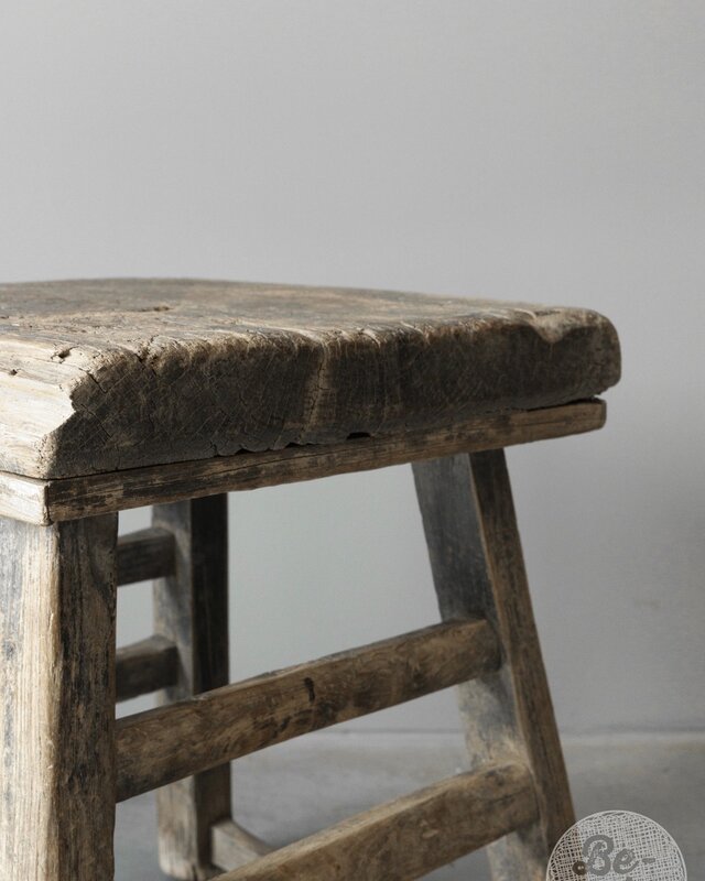 Be-Uniq Oude Bijzettafel | China | H53xB43xD43 cm