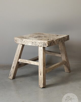 Be-Uniq Oude Bijzettafel | China | H52xB43xD40 cm