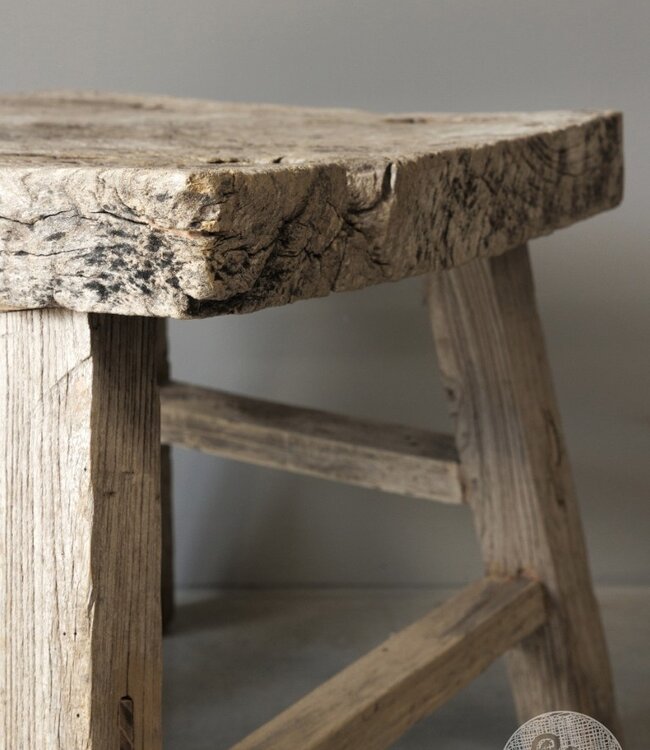 Be-Uniq Oude Bijzettafel | China | H52xB43xD40 cm