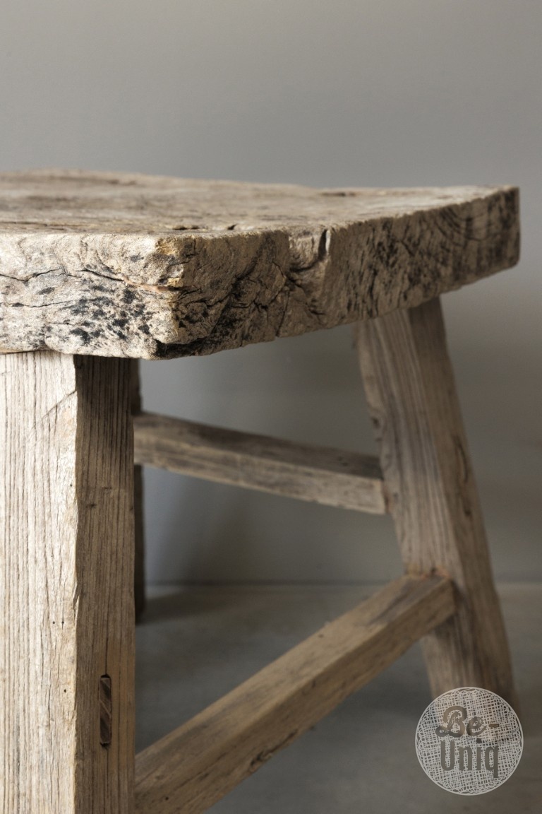 Be-Uniq Oude Bijzettafel | China | H52xB43xD40 cm