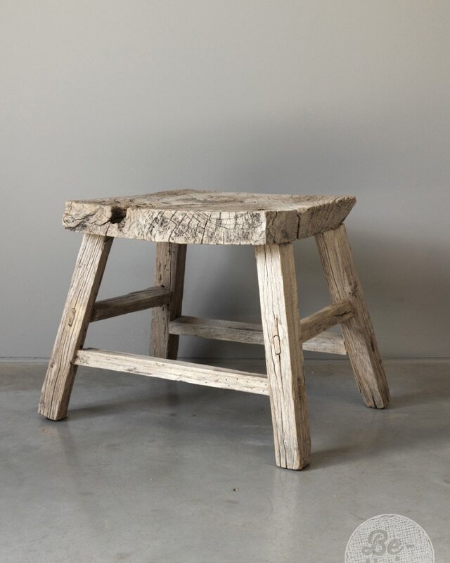 Be-Uniq Oude Bijzettafel | China | H52xB43xD40 cm