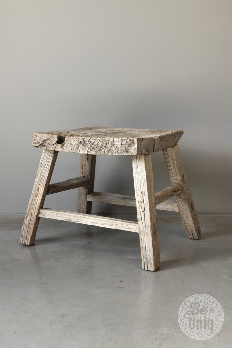 Be-Uniq Oude Bijzettafel | China | H52xB43xD40 cm