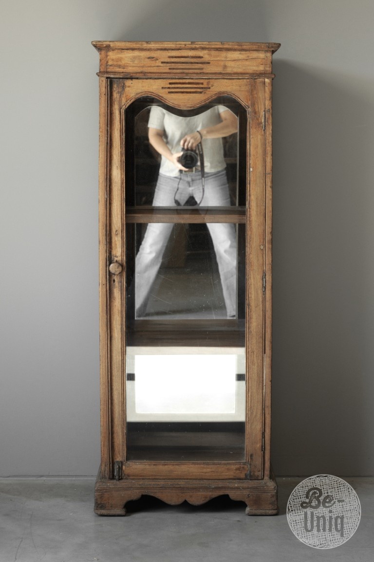 Be-Uniq Oude Vitrinekast Met Spiegelwand | India | H126 cm