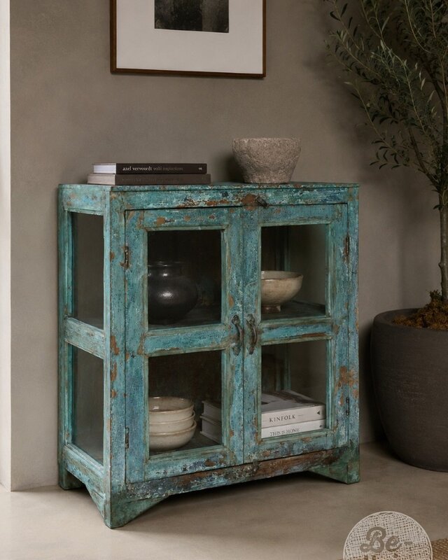 Be-Uniq Klein Tweedeurs Vitrinekastje | H82xB65xD36 cm