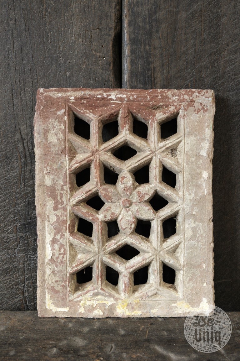 Be-Uniq Oude Stenen Jali | India | H34xB27xD3 cm