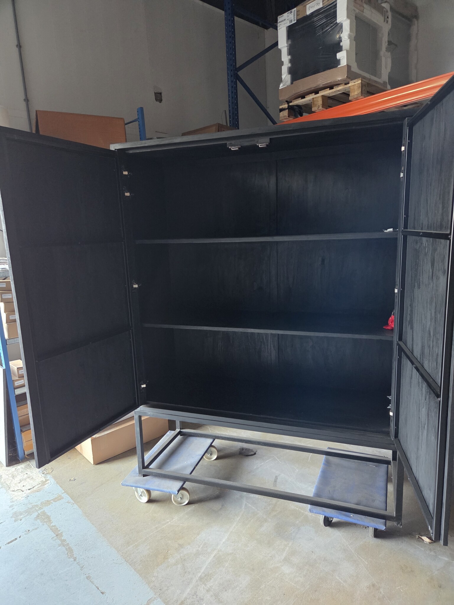 Rene Houtman Tweedekansje Kast 2-Deurs Dallie Zwart Vierkant Houtsnijwerk - B140xD50xH180 Cm