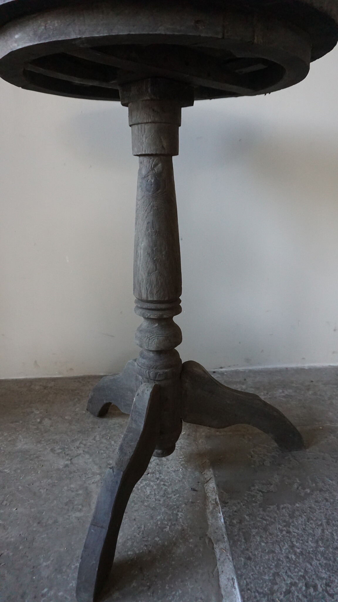 Rene Houtman Wijntafel | Teakhout | D50 x H75 cm | Nr 2