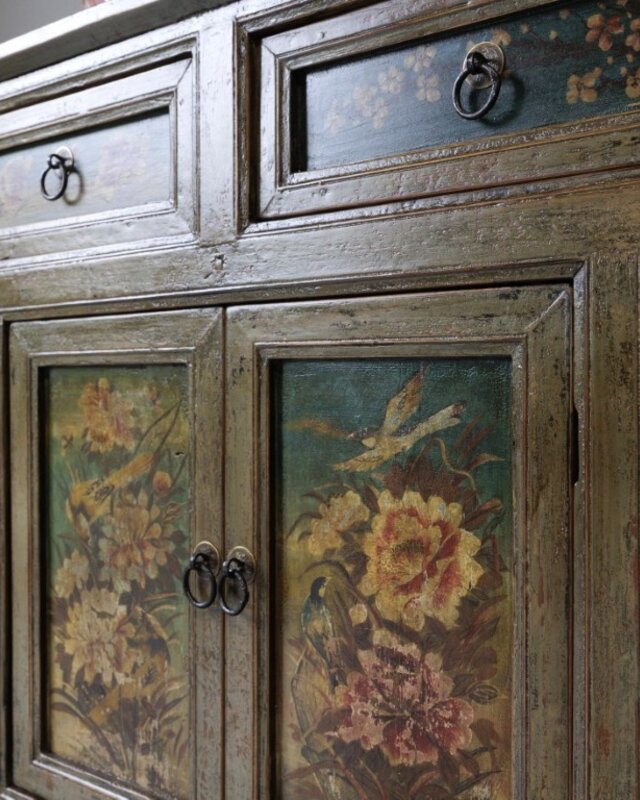 Be-Uniq Oud Beschilderd Dressoir | China | H92 x B102 x D43 cm