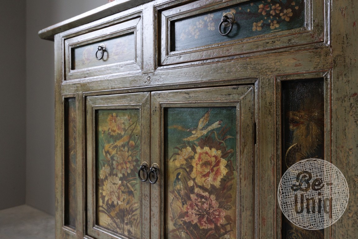 Be-Uniq Oud Beschilderd Dressoir | China | H92 x B102 x D43 cm