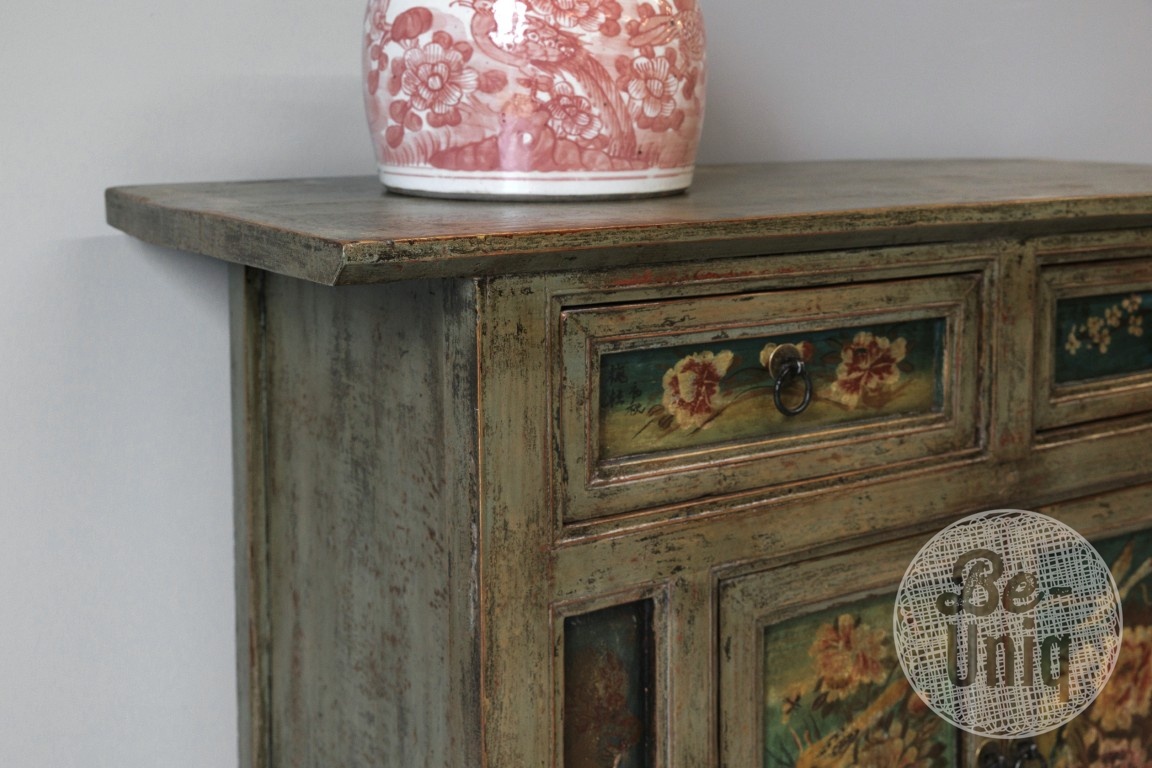 Be-Uniq Oud Beschilderd Dressoir | China | H92 x B102 x D43 cm