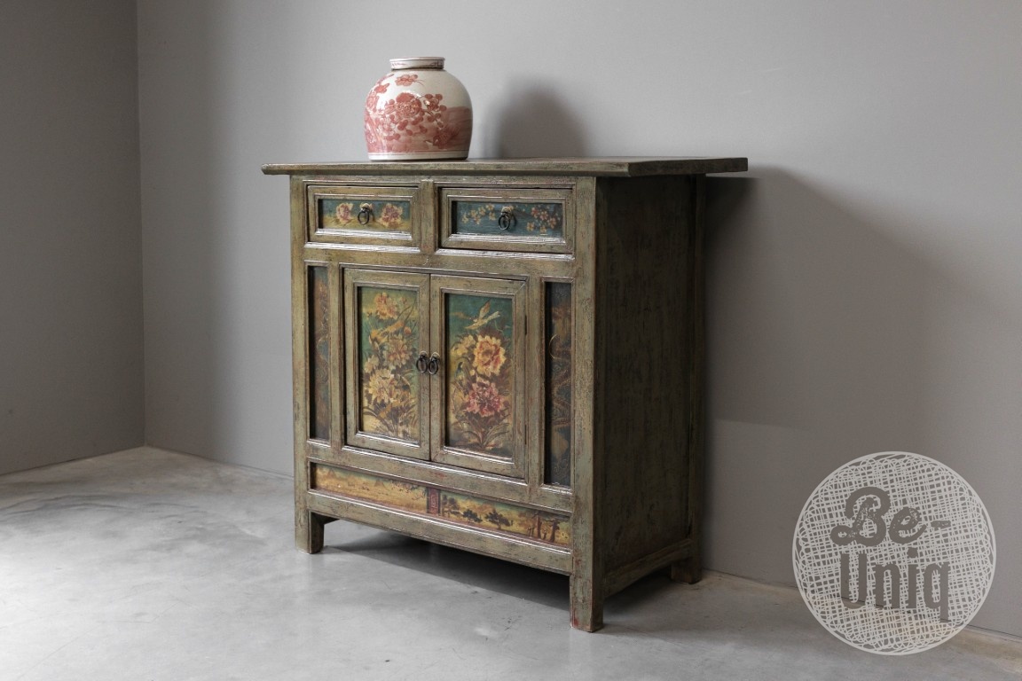 Be-Uniq Oud Beschilderd Dressoir | China | H92 x B102 x D43 cm