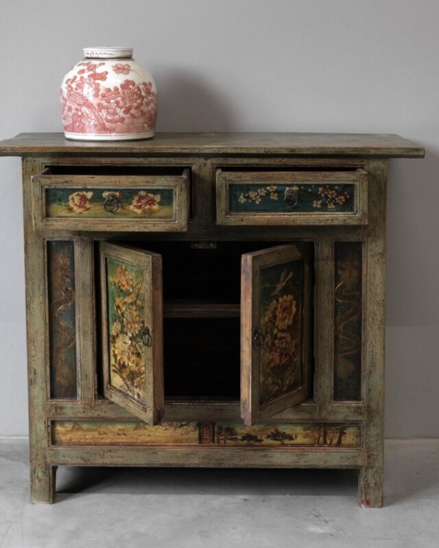 Be-Uniq Oud Beschilderd Dressoir | China | H92 x B102 x D43 cm