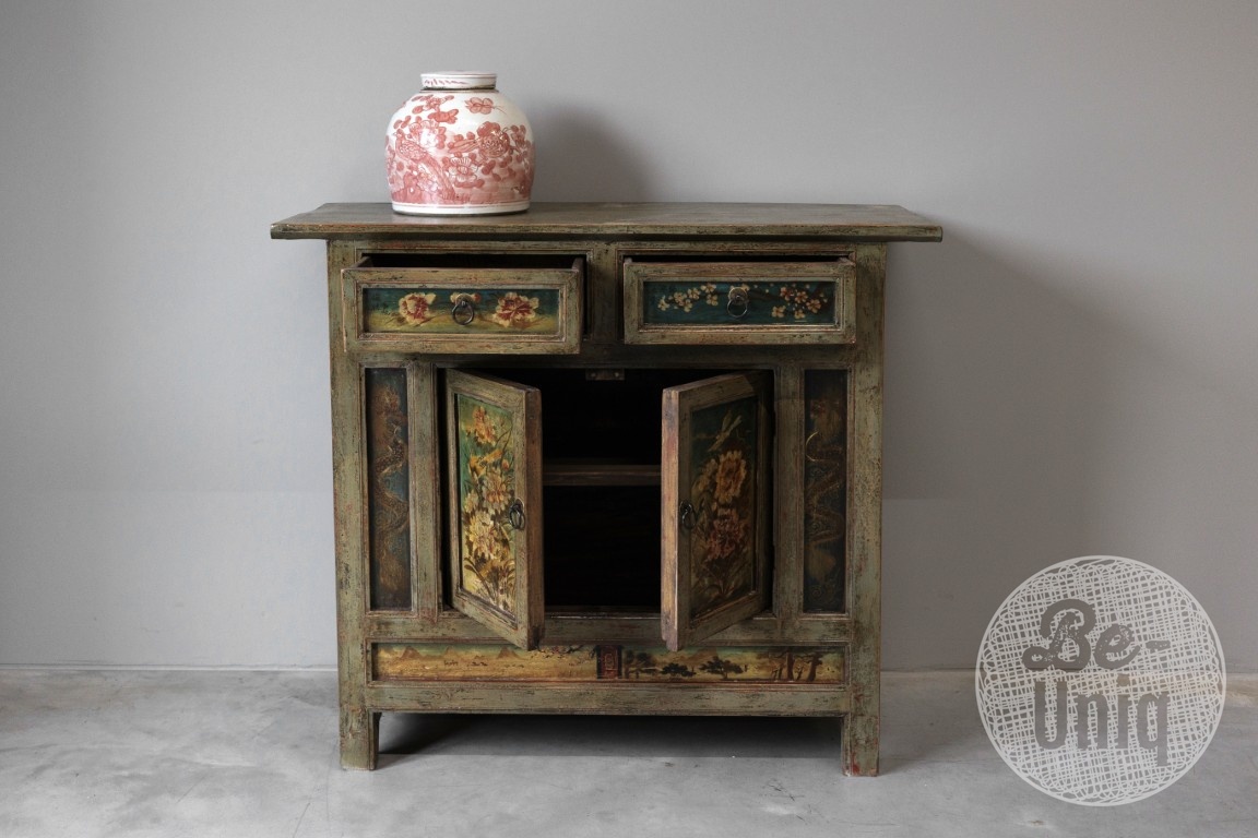 Be-Uniq Oud Beschilderd Dressoir | China | H92 x B102 x D43 cm