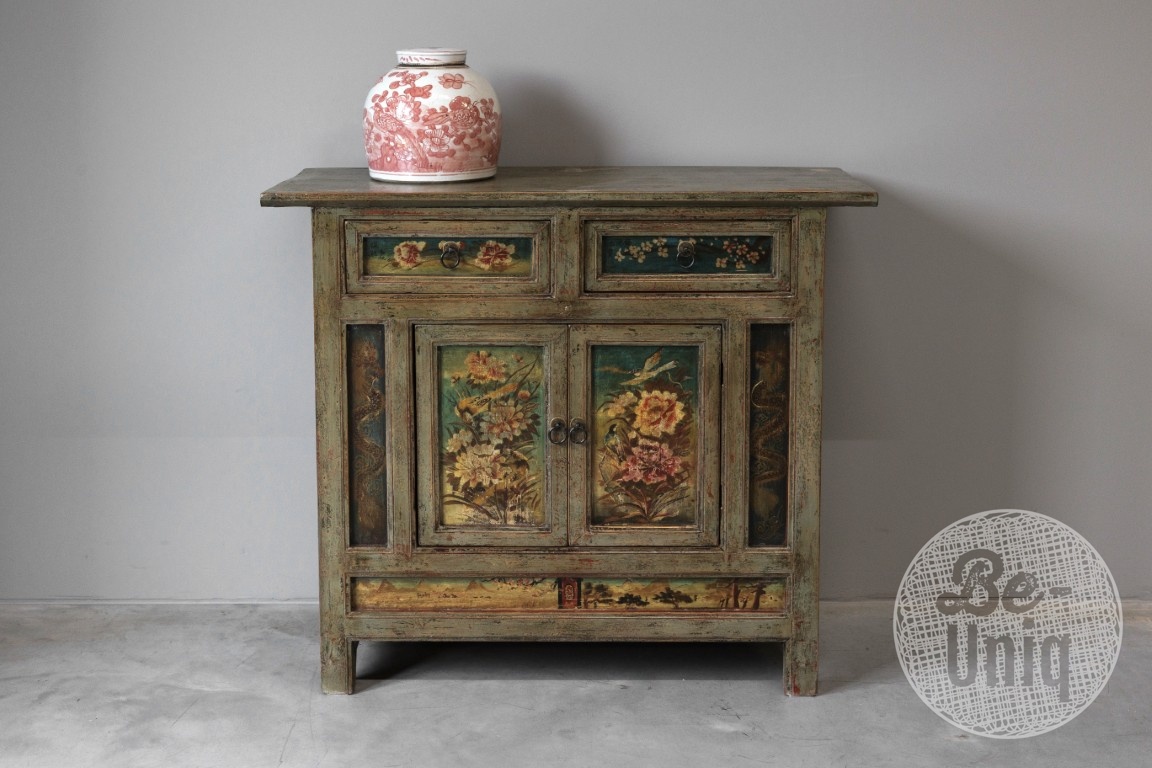 Be-Uniq Oud Beschilderd Dressoir | China | H92 x B102 x D43 cm