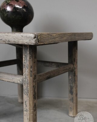 Be-Uniq Oude Bijzettafel | China | H54 x B63 x D60 cm