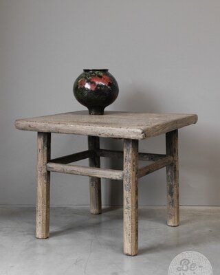Be-Uniq Oude Bijzettafel | China | H54 x B63 x D60 cm