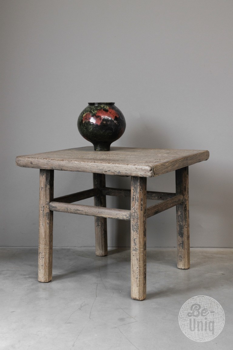 Be-Uniq Oude Bijzettafel | China | H54 x B63 x D60 cm