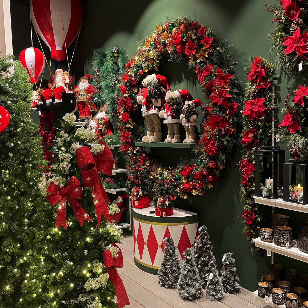 Rene Houtman Krans LED Unique Christmas Poinsettia XXXL – 223,5 x 223,5 x 33 cm