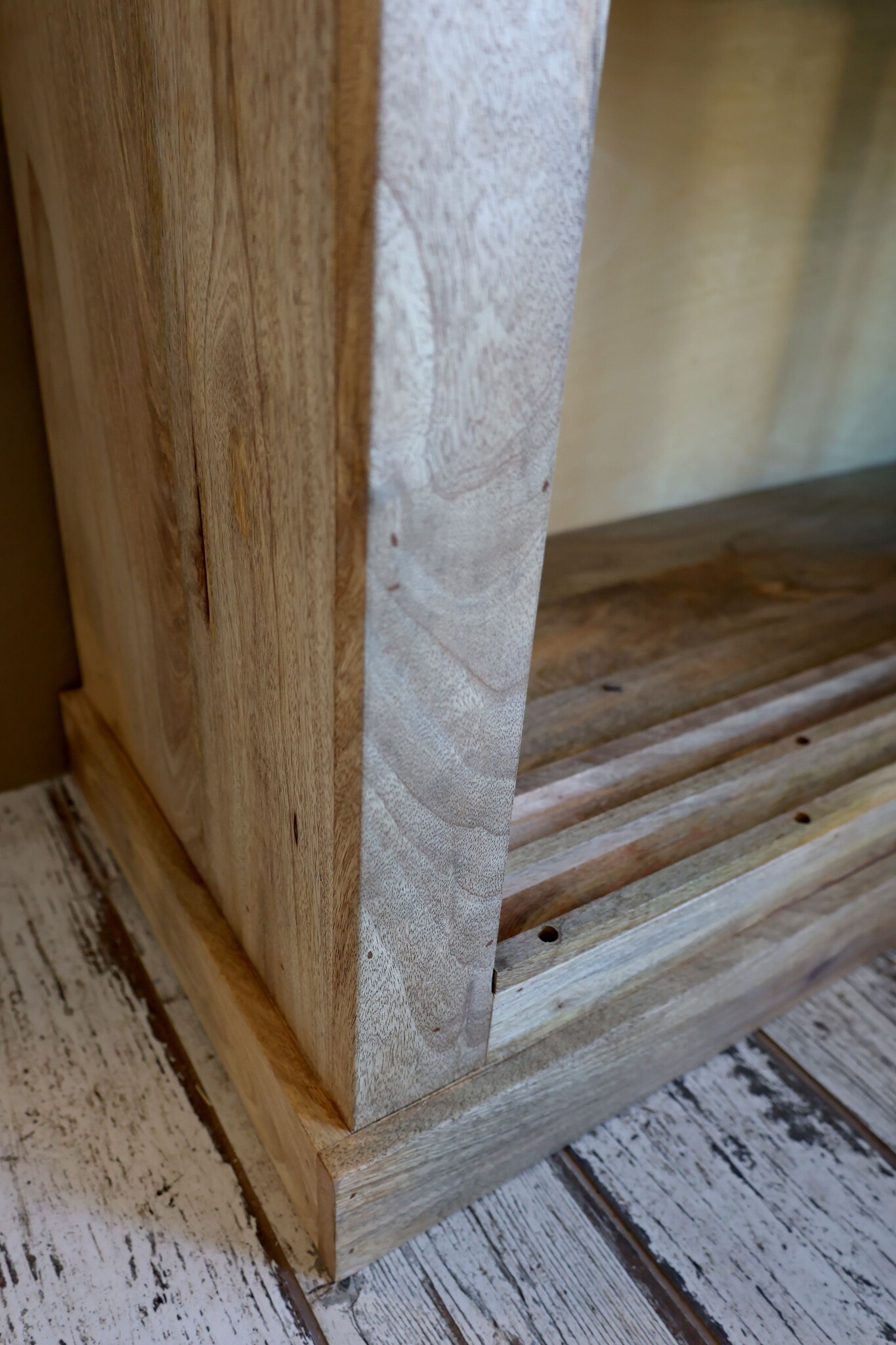 Rene Houtman Vitrinekast Mangie Hout 2 Schuifdeuren - H190 x B150 x D45 Cm