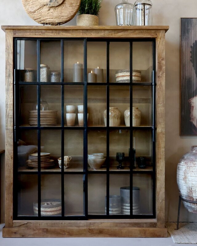 Rene Houtman Vitrinekast Mangie Hout 2 Schuifdeuren - H190 x B150 x D45 Cm