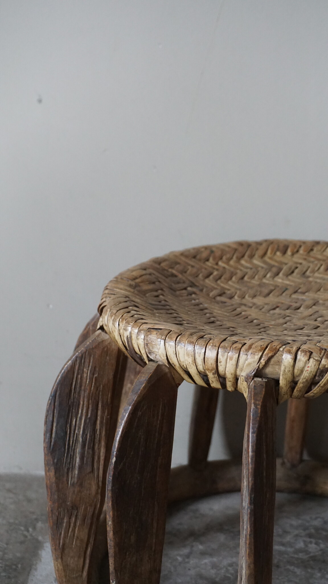Rene Houtman Oud Chinees Rattan Krukje | Nr 3 | Rond | Uniek | Ø 38,5 x H28